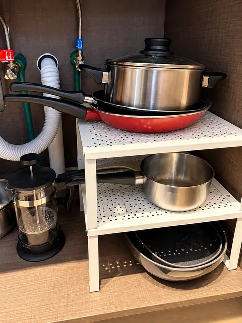 Kitchen cookware storage