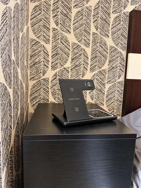 Wireless bedside charger